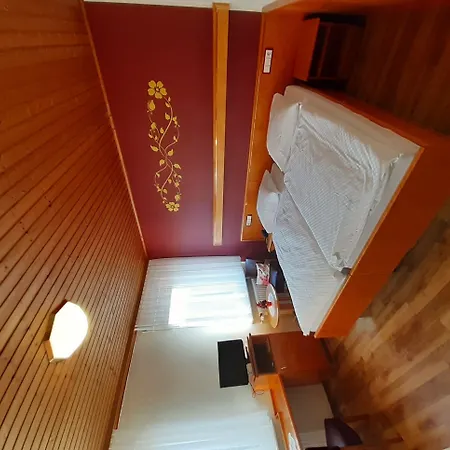 מלון Hotel-gasthof Zum Freigericht