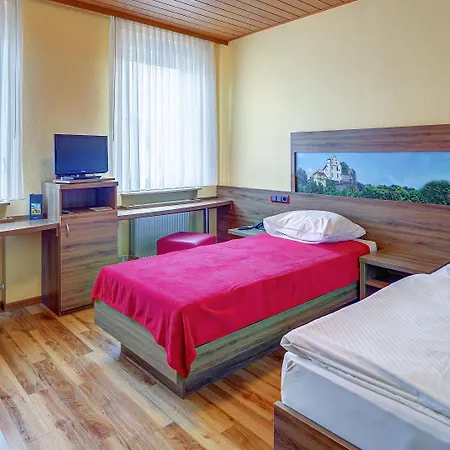 מלון Hotel-gasthof Zum Freigericht