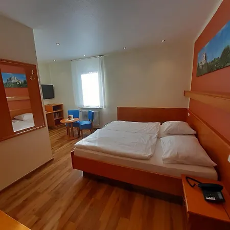 מלון Hotel-gasthof Zum Freigericht