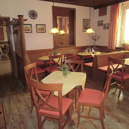 מלון Hotel-gasthof Zum Freigericht