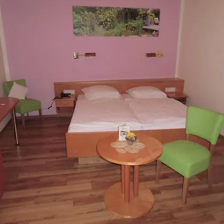 מלון Hotel-gasthof Zum Freigericht
